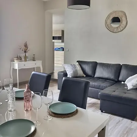 Avec Terrasse Centre De La Bastide Каркассон